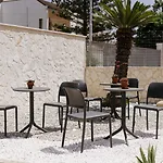 Apulia Blue Apartements & לינה וארוחת בוקר 4*