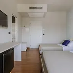 Apulia Blue Apartements & לינה וארוחת בוקר 4*