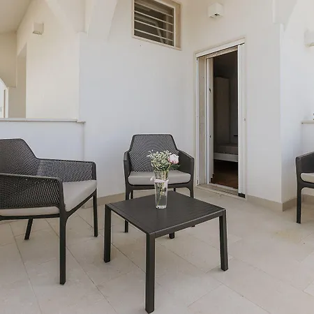 לינה וארוחת בוקר Apulia Blue Apartements & 4*