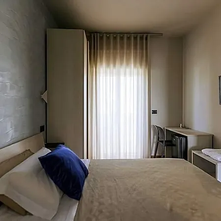 Apulia Blue Apartements & לינה וארוחת בוקר 4*