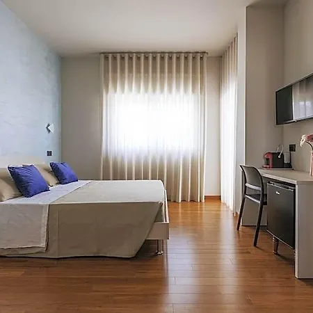 Apulia Blue Apartements & לינה וארוחת בוקר בארי